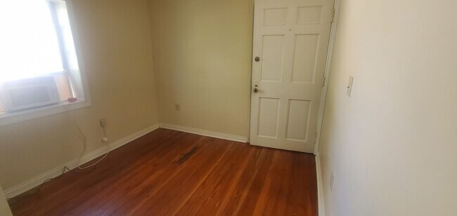 Foto del edificio - 663 Headley Ave