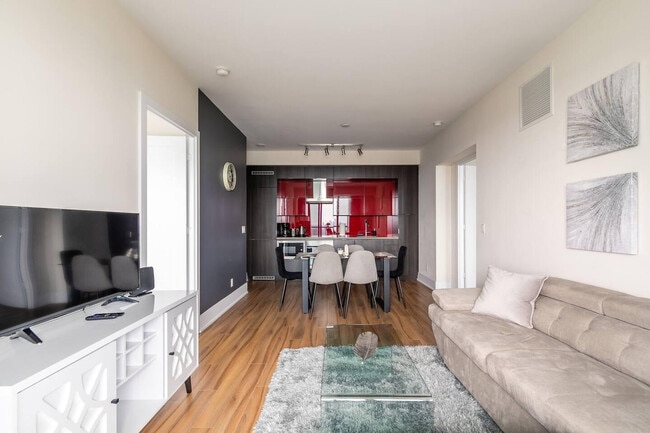 Building Photo - 299 Front St W