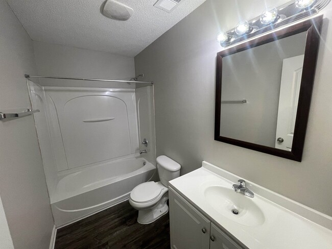 Building Photo - 10179 Sterling Ridge Dr