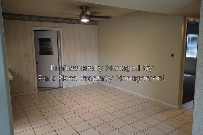 Building Photo - 4201 Parkside Dr