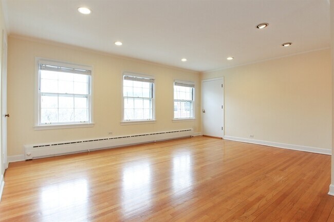 Building Photo - 1406 Hinman Ave