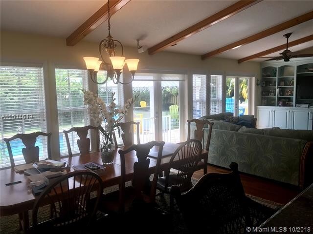 Foto del edificio - 5751 Pennock Point Rd
