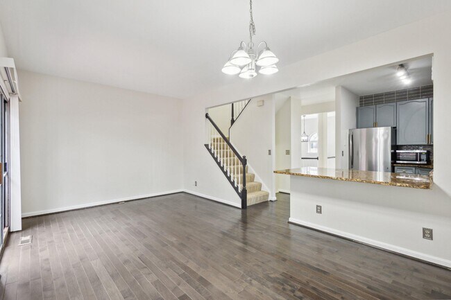 Building Photo - 15514 Port Washington Ct