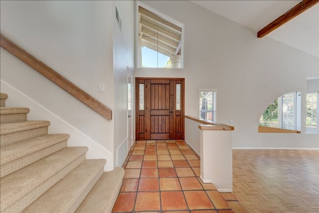 Building Photo - 407 Village Center Dr