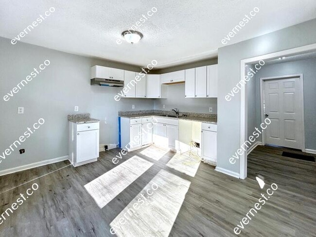 Building Photo - Charming 3-Bedroom, 2-Bathroom Home / Pet-...