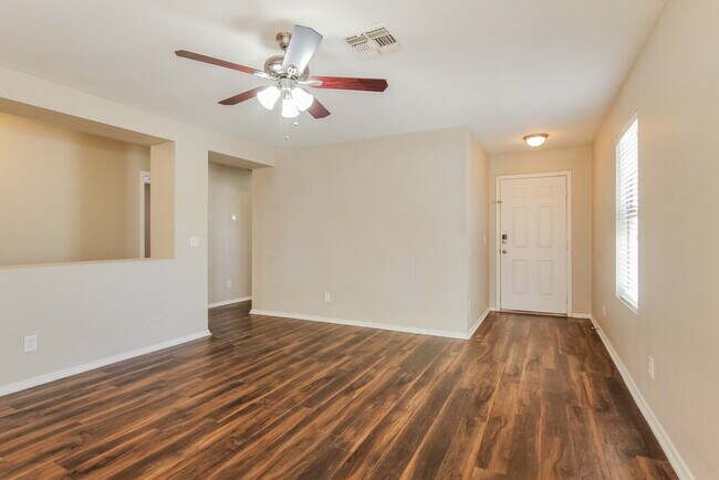 Foto del edificio - 2299 E Peach Tree Dr