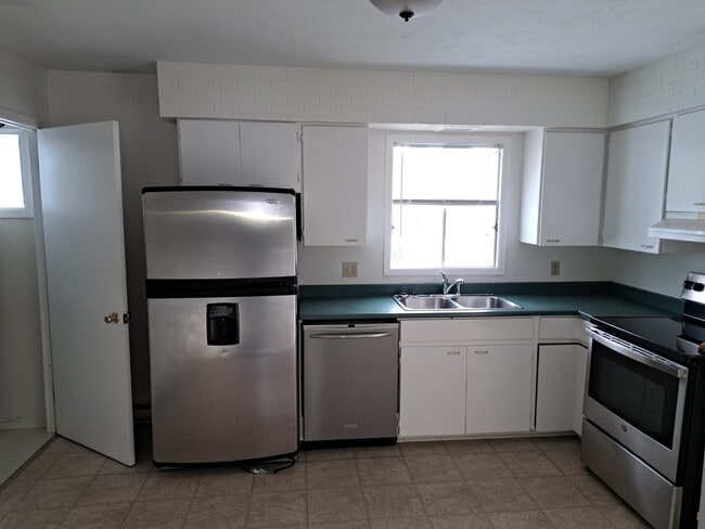 Building Photo - 64 Kipling Dr