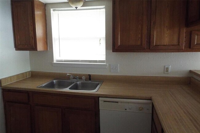 Building Photo - 1047 Lovett St