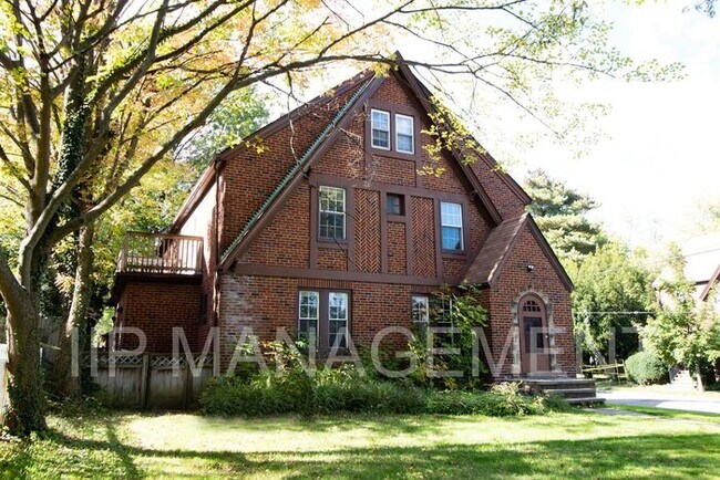 Building Photo - Gorgeous 3 Bedroom Colonial in South Euclid!