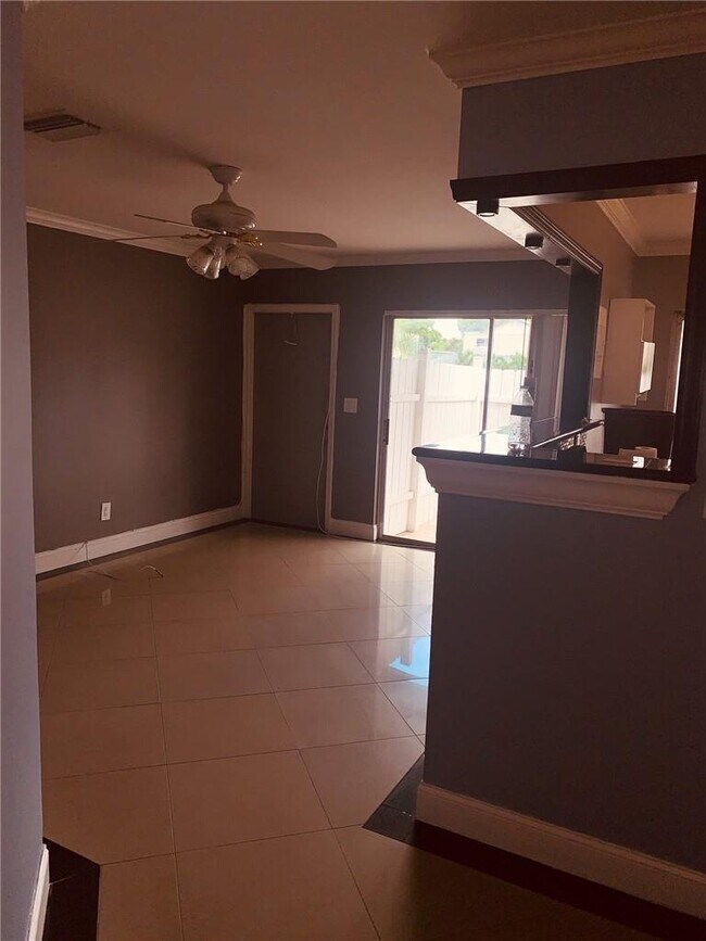 Building Photo - 3000 NW 5th Ter