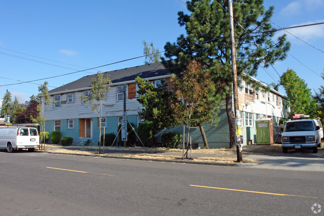 Primary Photo - Regency Park