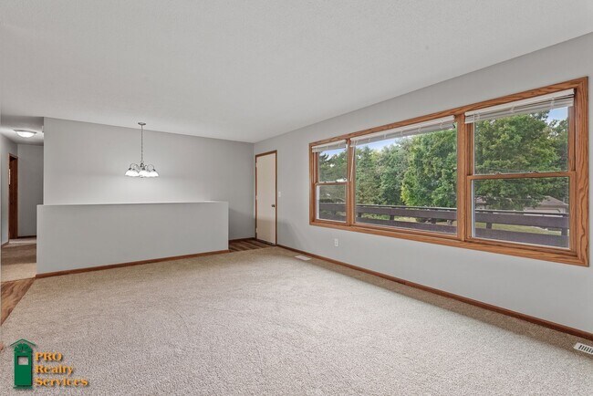 Building Photo - 4 Bedroom Home **No Rent Charged for Janua...