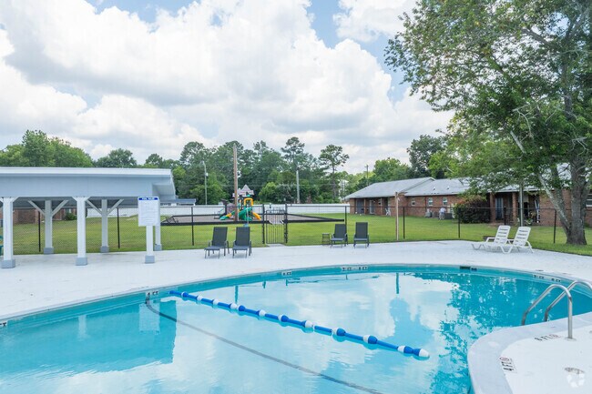 Piscina con solárium - Wellington Residential