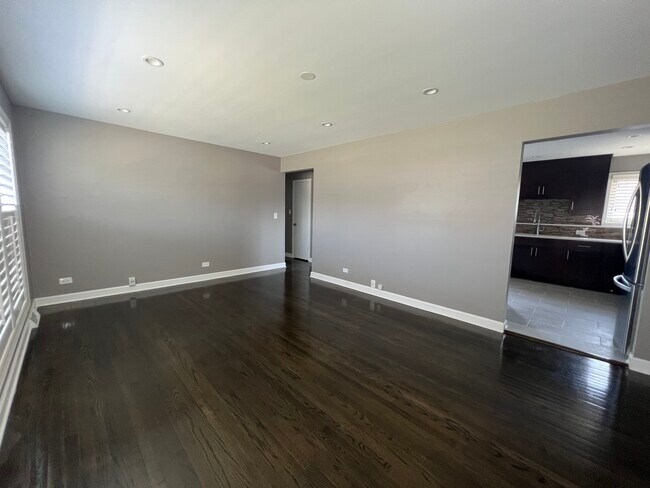 Building Photo - 458 W Fremont Ave