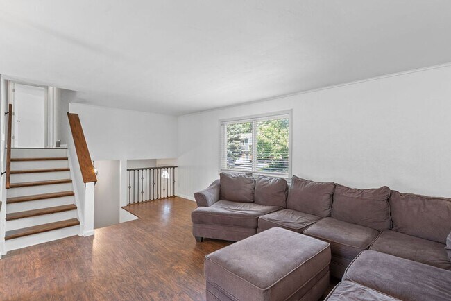 Building Photo - Charming 3 Bedroom, 2 Bath Home in Fort Co...
