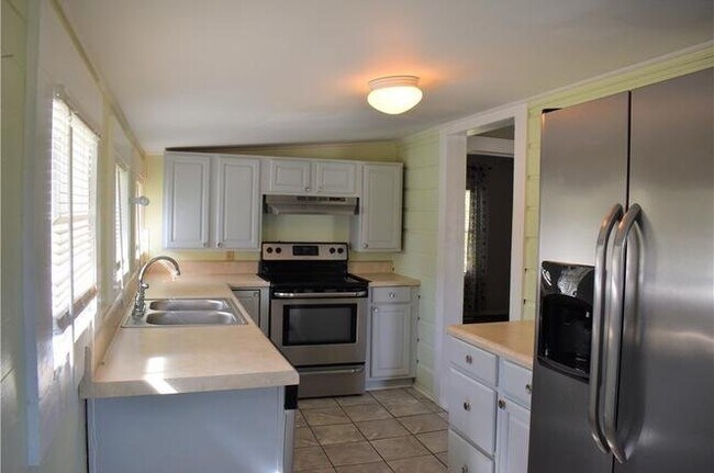 Foto del edificio - 407 Old Seneca Rd