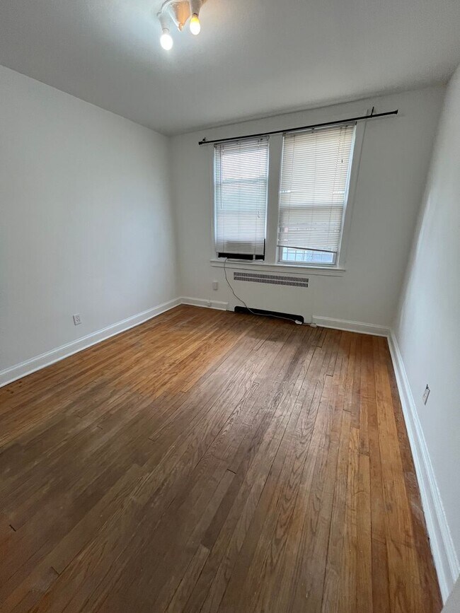 Building Photo - 4034 7th St NE