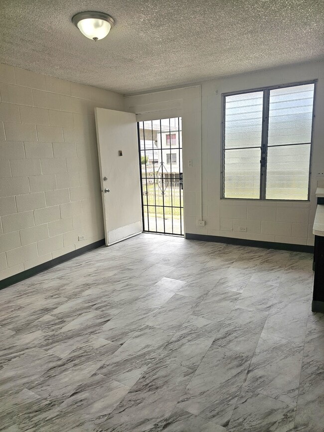 Building Photo - 94-961-961 Kahuamoku Pl