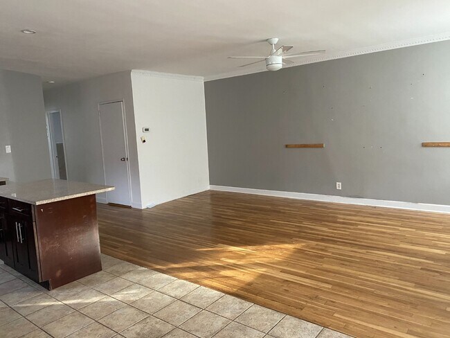 Foto del edificio - 1741 E 27th St
