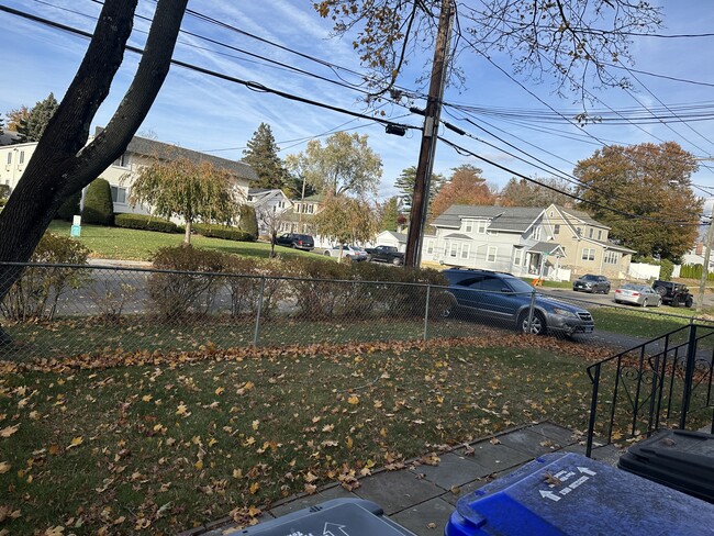 Building Photo - 63 Elm St