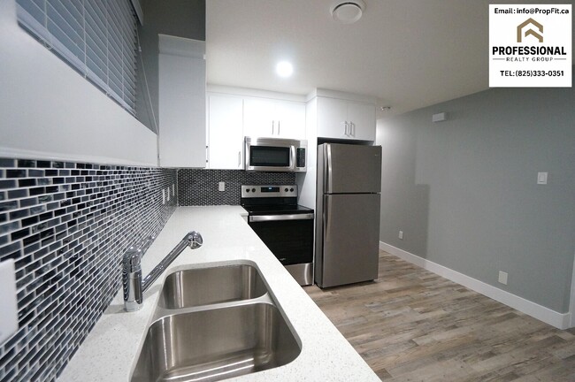 Building Photo - 9808 159 St NW