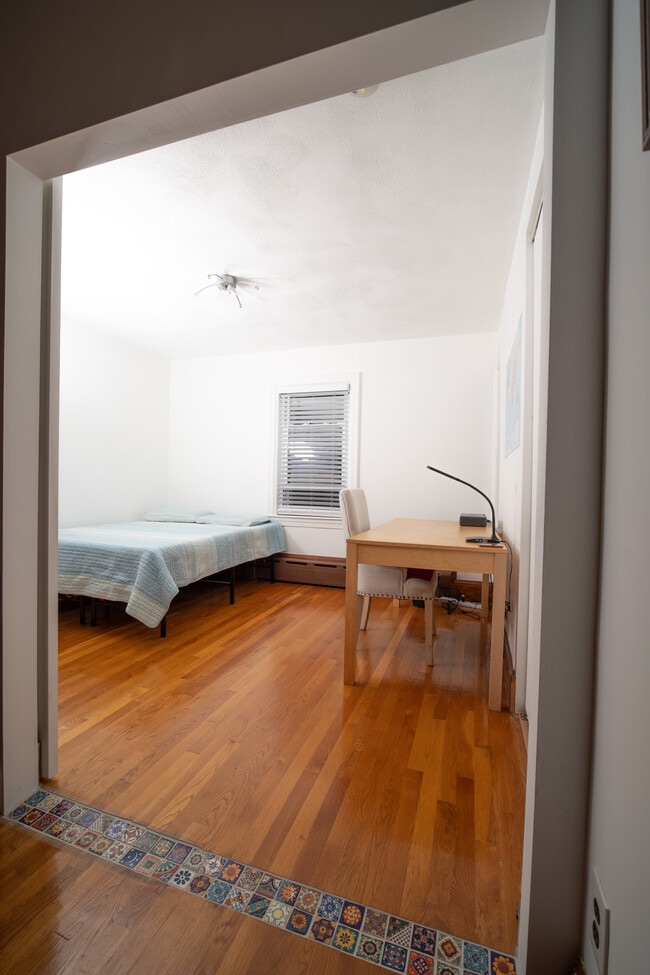 Building Photo - 11 Hinckley St