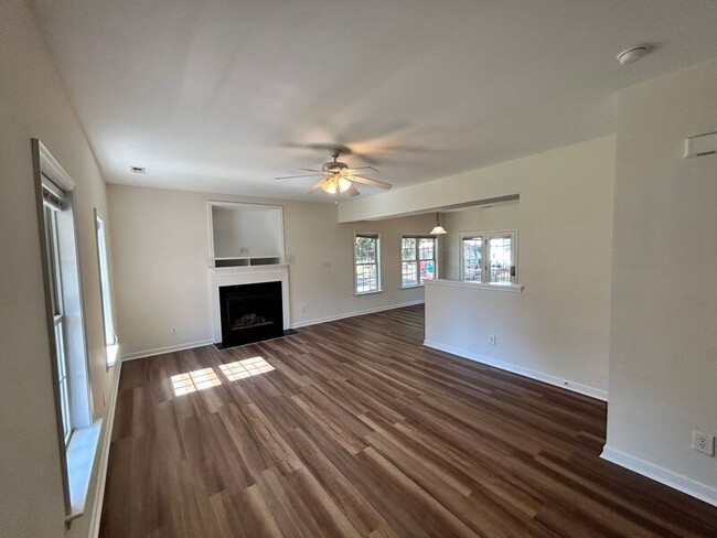 Building Photo - 402 Wilmer Ave
