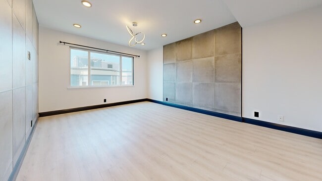 Building Photo - 711 La Playa St