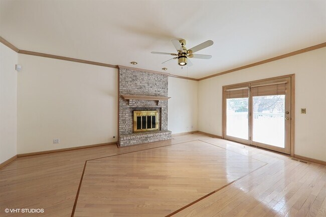 Foto del edificio - 5815 S Washington St