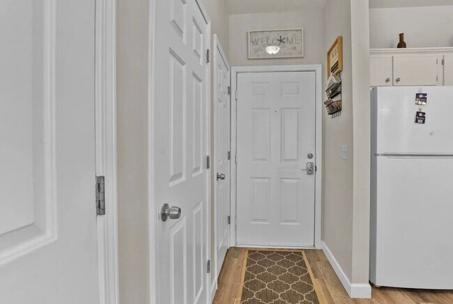 Foto del edificio - 504 River Oaks Dr