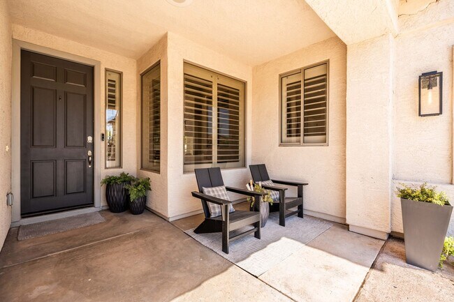 Foto del edificio - FULLY FURNISHED BEAUTFULLY REMODELED RESOR...