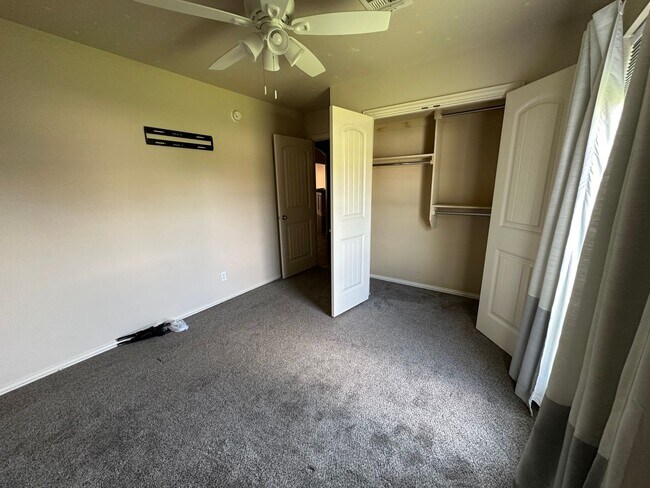 Foto del edificio - DARLING 3 bedroom, 2 bath home in Crescent...