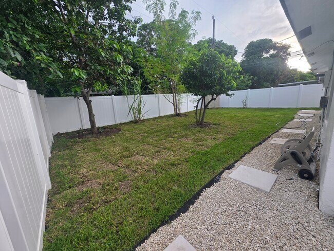 Foto del edificio - 320 Sterling Ave