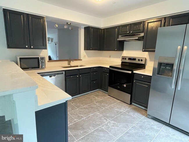 Building Photo - 6452 Selby Ct
