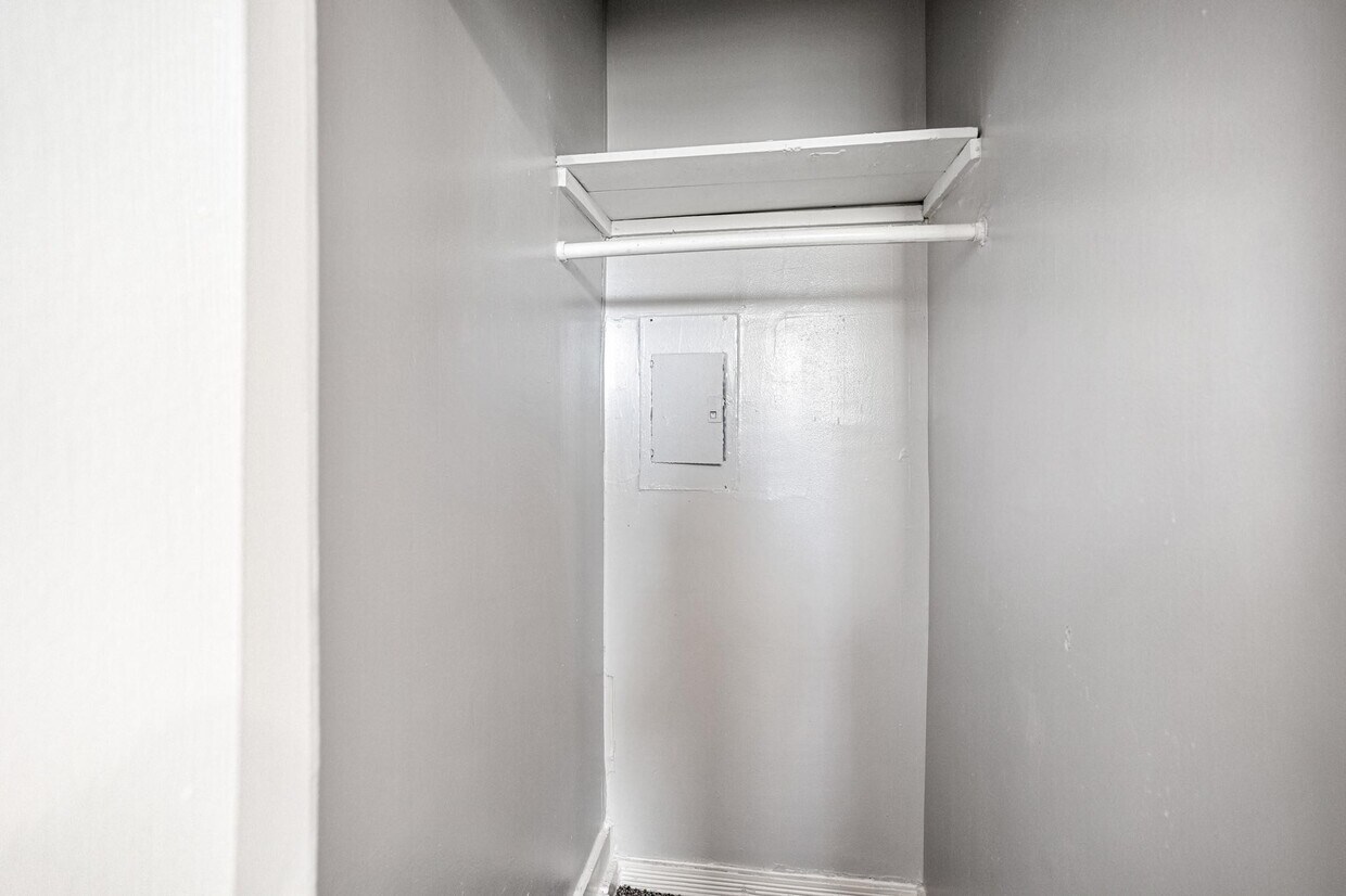 Foto del edificio - 8209 Bangle St