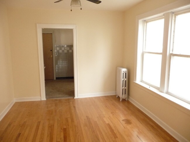 Foto del edificio - 4010 N Bernard St