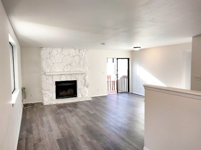 Building Photo - 141 S Zang Way