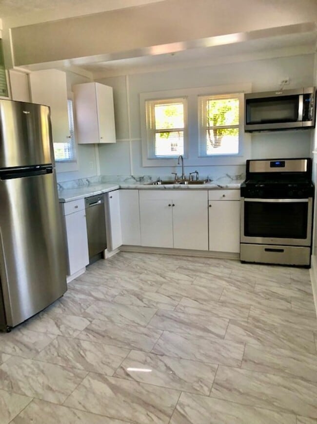 Building Photo - Charming Completely Remodeled Home!