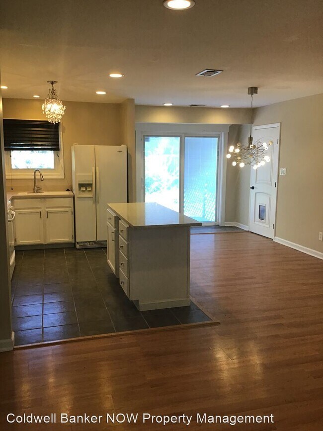 Foto del edificio - 3 br, 2 bath House - 2901 Southport Ave