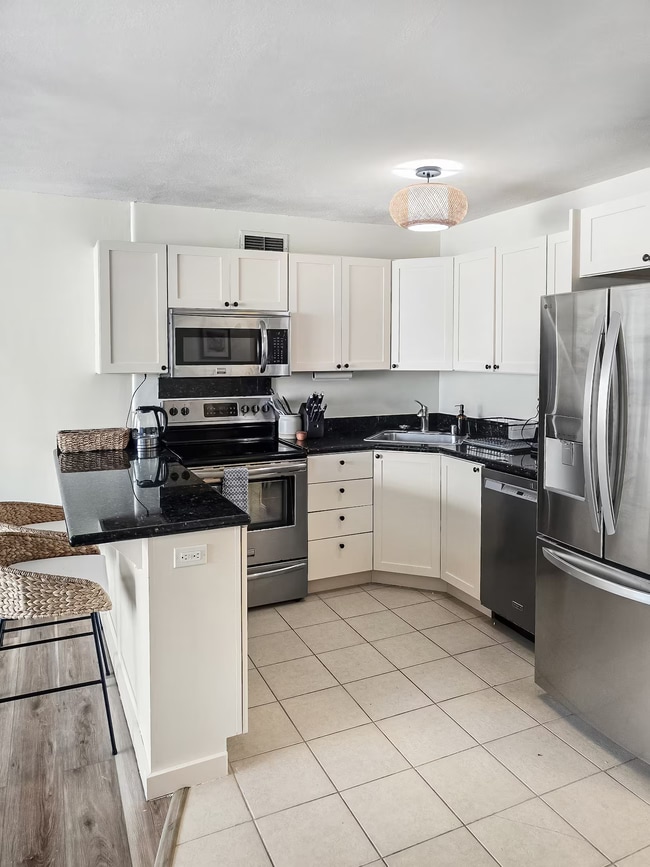 Building Photo - 430 Kaiolu St