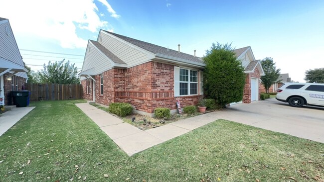 Building Photo - 3 Bedroom, 2 Bathroom Duplex in Norman!