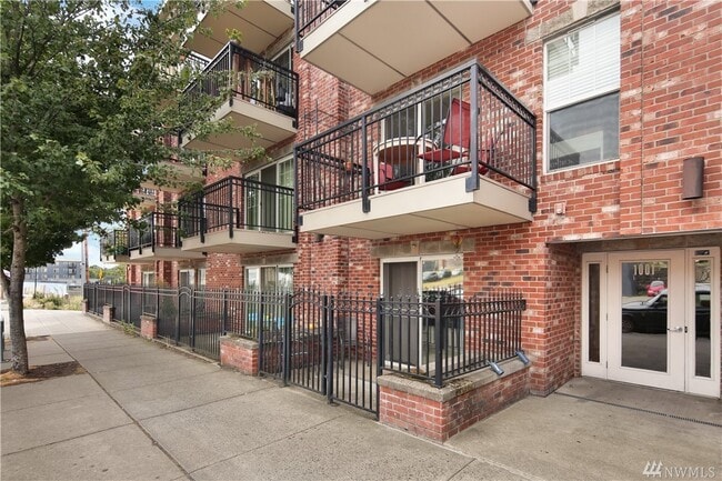 Building Photo - 1001 N State St