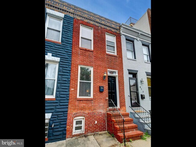 Photo - 915 Baylis St House