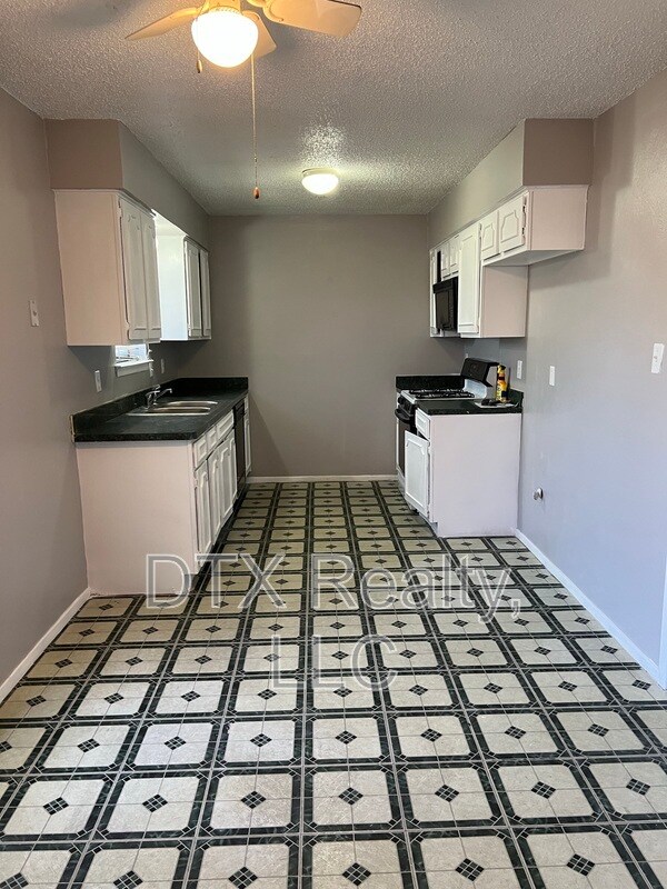 Building Photo - 7847 Mirage Valley Dr