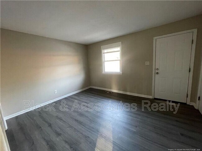 Building Photo - 4953 Fieldcrest Dr