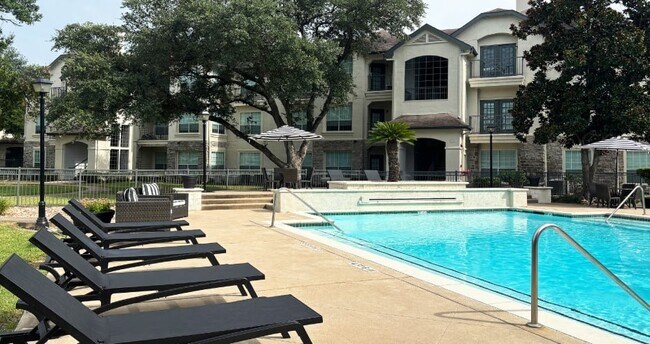 Foto del edificio - Village on the Parkway Apartments