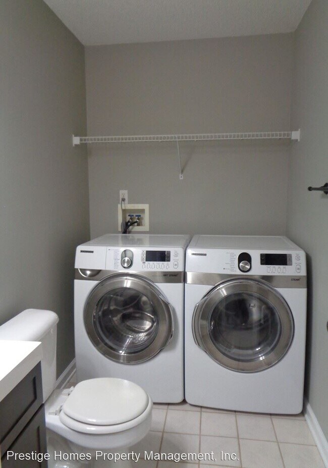 Building Photo - 2 br, 2.5 bath House - 124 W Briar Dr