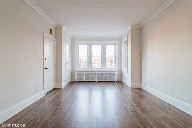 Foto del edificio - 3352 N Springfield Ave