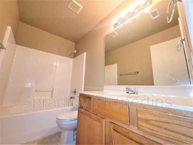 Building Photo - 2206 Montrose Cir