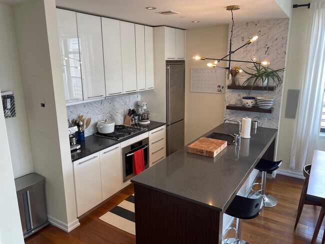 Kitchen - 80 Metropolitan Ave